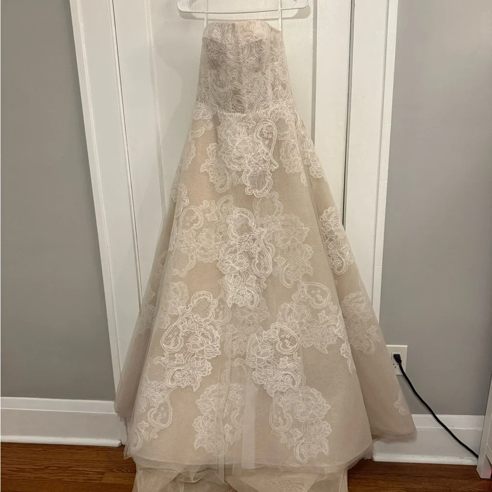 STUNNING Watters Strapless A Line Lace Wedding dress. Size 8 - Picture 10 of 13